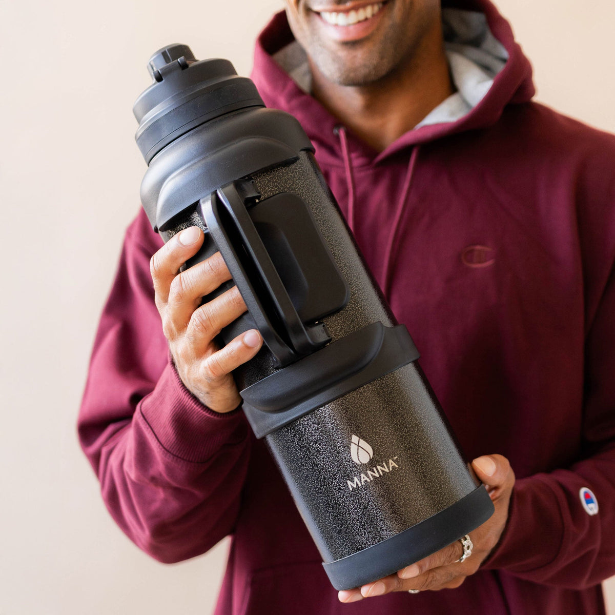 4l-titan-bottle-135-oz-y3 5Manna_Website_Lifestyles-29.jpg